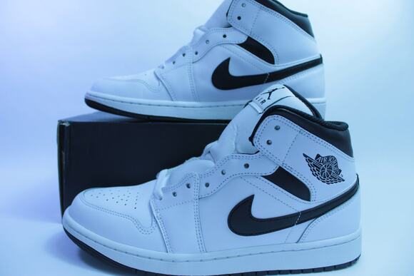 Air Jordan 1 Mid \'White Black sz M9 DQ8426 132